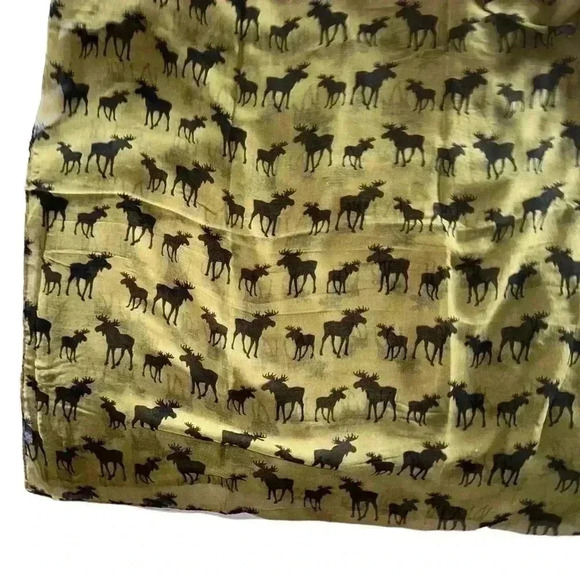Oblong green moose scarf ! Large for wrapping.‎ This is a unisex beauty ! NWOT - Picture 6 of 6